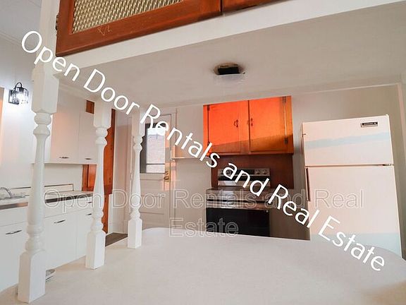 3rd image of 109 1/2 E King St