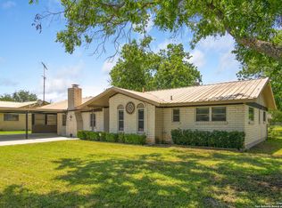 907 E Fitzgerald St, Bangs, TX 76823