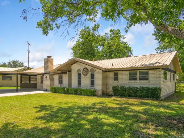 907 E Fitzgerald, Bangs, TX 76823