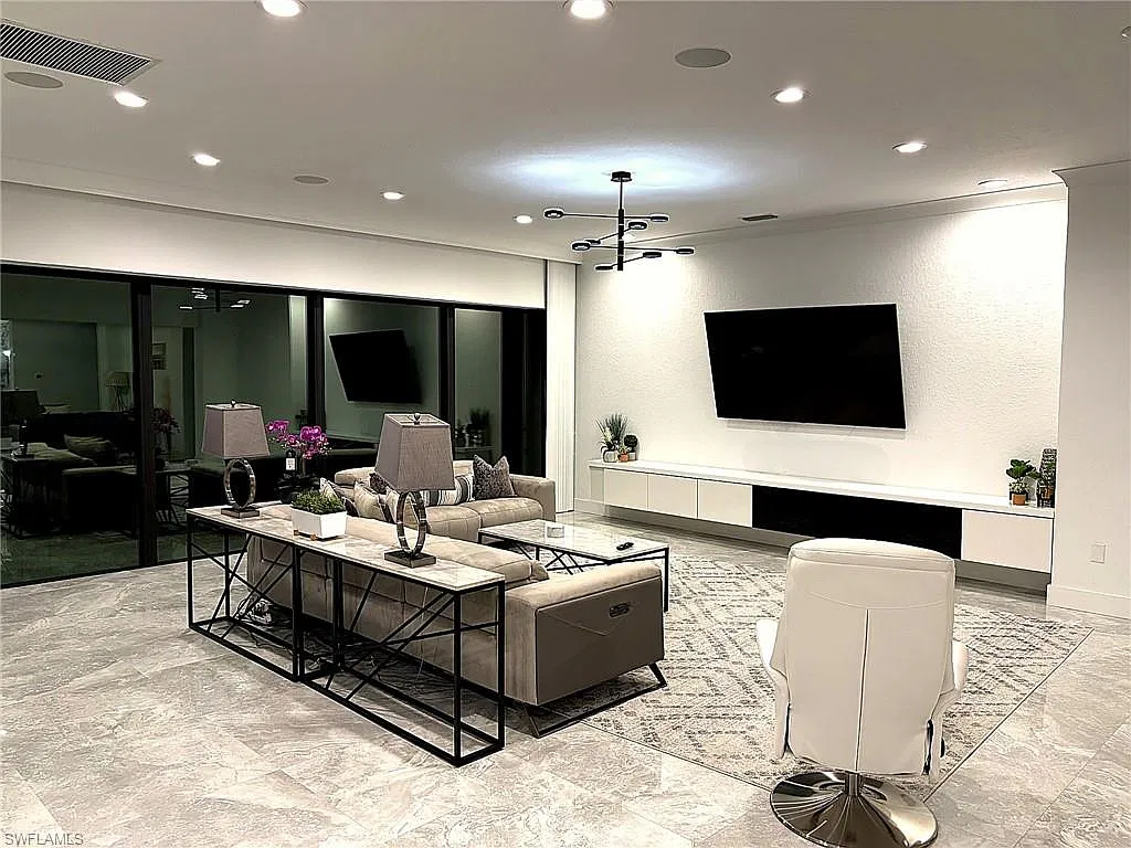 4 bed, 4.5 bath, 4350 sqft, $13,000 — Photo 2