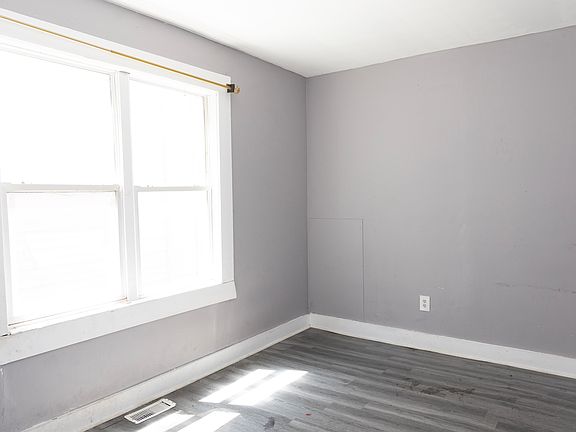 4th image of 2441 Holbrook St #2