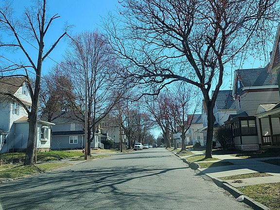 5th image of 72 Beacon Ave