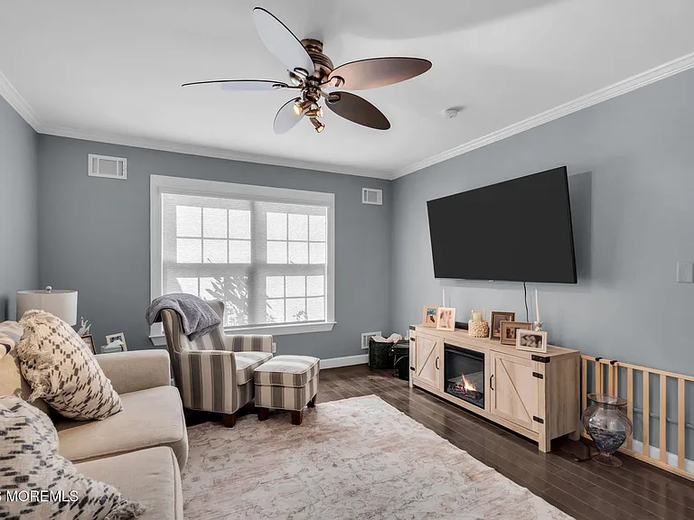 375 Kildare Dr — Photo 14