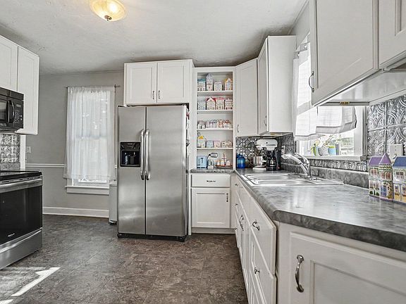 4th image of 514 W Green St