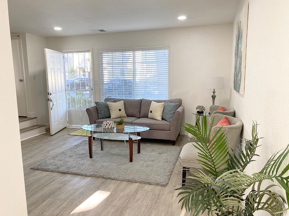 2nd image of 5561 Entrada Cedros