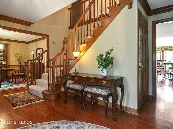 2nd image of 6 University Cir