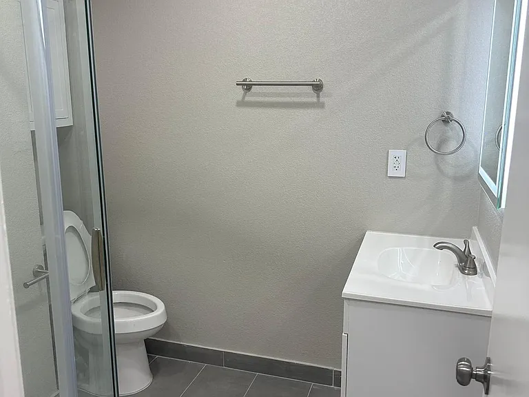 2415 Amber Hill Ln — Photo 25