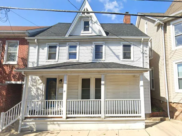 17 York St, Taneytown, MD 21787