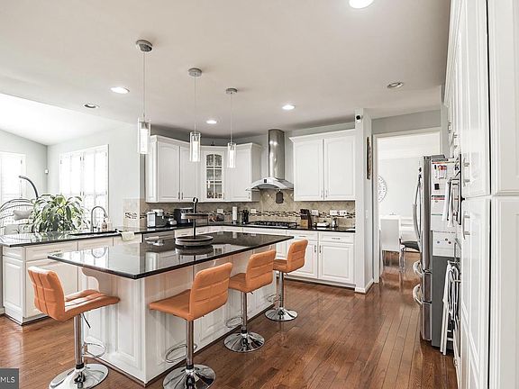 5th image of 6012 Fox Haven Ct