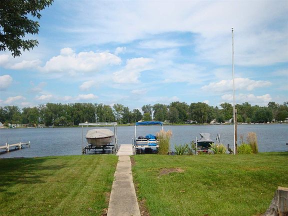 3rd image of 3838 W Lakeshore Dr #57