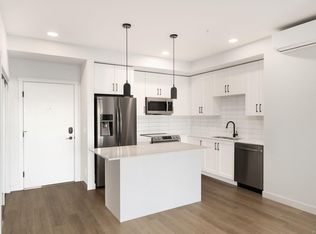 2469 Gateway Rd #408, Langford, BC V9B 6R7