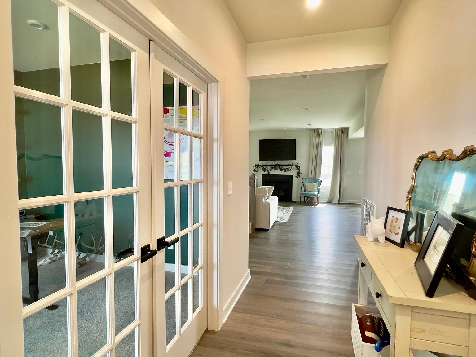 4 bed, 2.5 bath, 2484 sqft, $3,200 — Photo 4