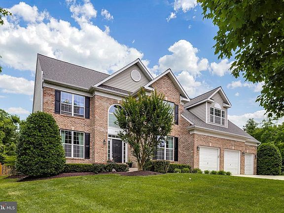 3rd image of 6527 Burgundy Ln