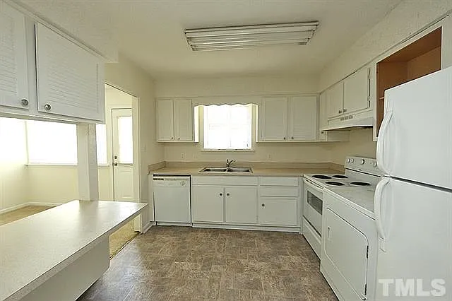 2305 Champion Ct — Photo 15