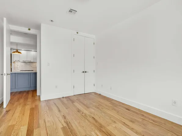 627 De Kalb Avenue image 12 of 19