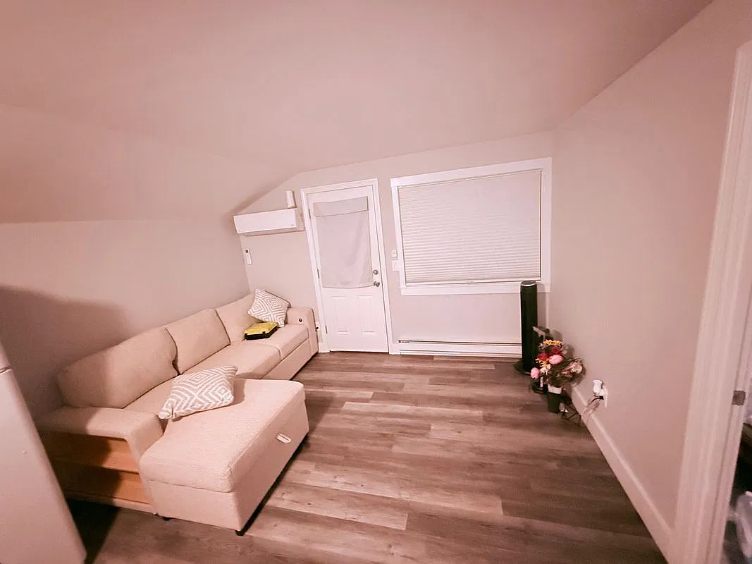 1 bed, 1.0 bath, 450 sqft, $1,600 — Photo 2