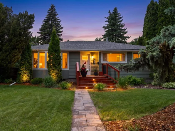 7816 142nd St NW, Edmonton, AB T5R 0L8