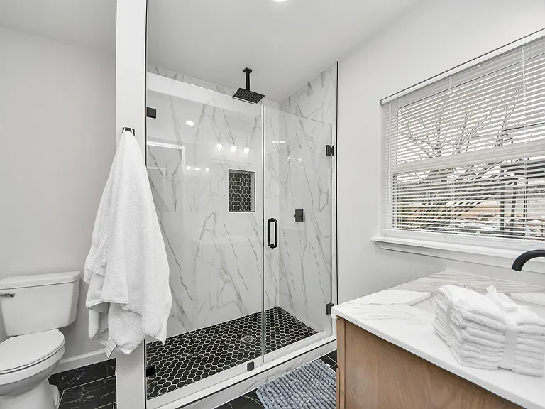 2811 Winbern St — Photo 36