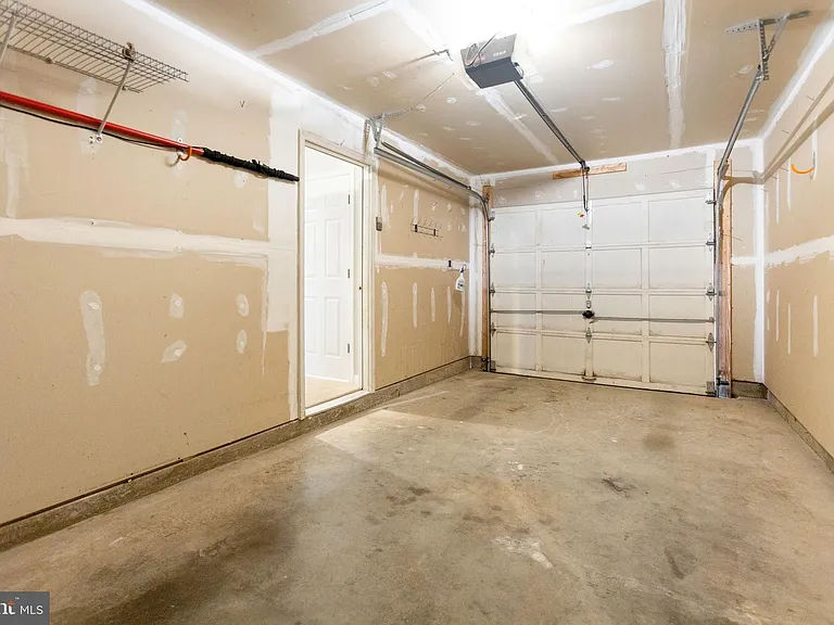 104 Frazer Dr — Photo 30