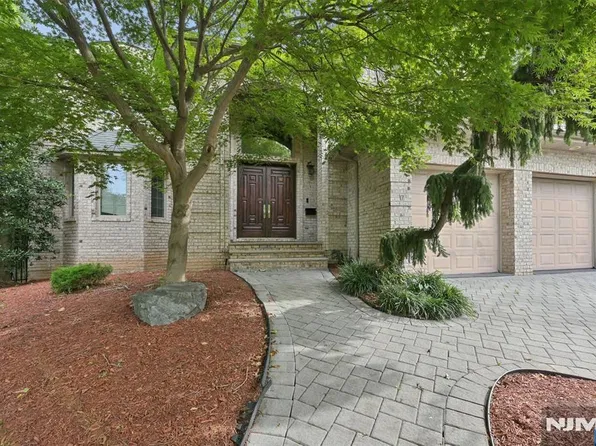 17 W Bayview Avenue, Englewood Cliffs, NJ 07632