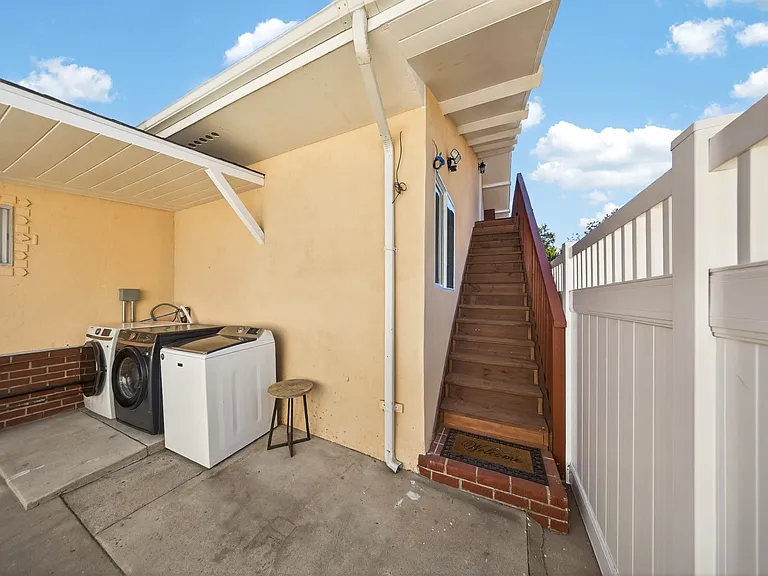 327 Vine St — Photo 37