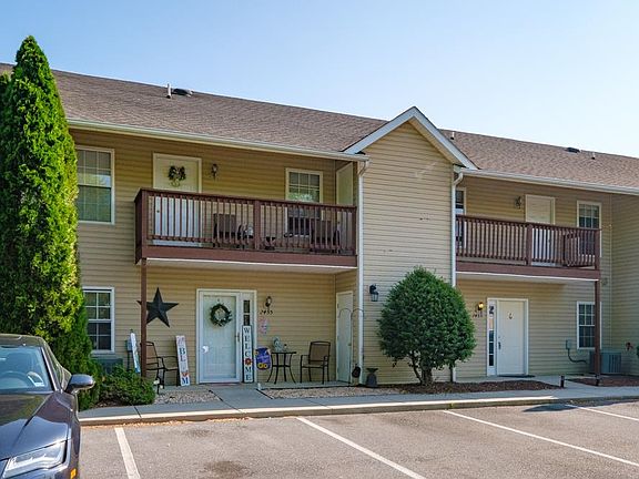3rd image of 2455 Mosby Ct
