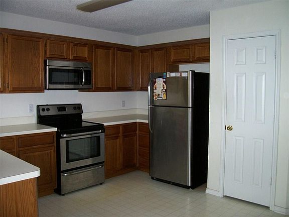5th image of 834 Valleybrooke Dr