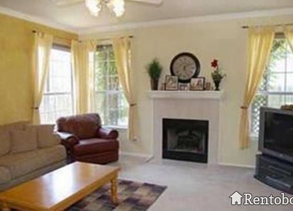 5th image of 1800 White Oak Loop