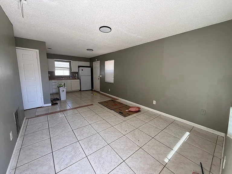 1726 E Idell St — Photo 3