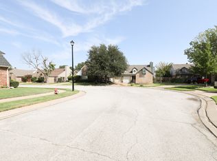 1433 Autumn Chase Sq, Bedford, TX 76022