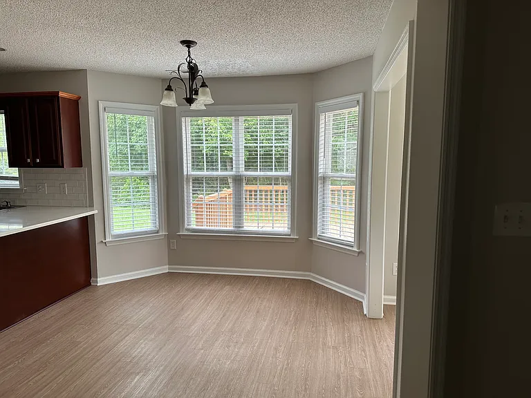421 Holly Ln — Photo 24