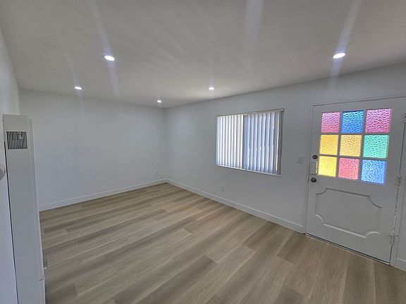 4th image of 1303 Walnut Ave APT 8