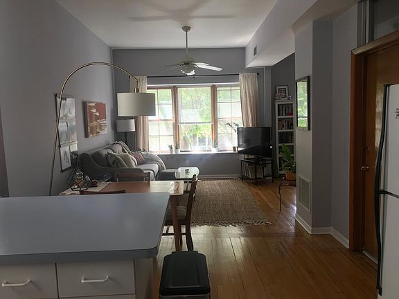 2nd image of 853 N Marshfield Ave #2F