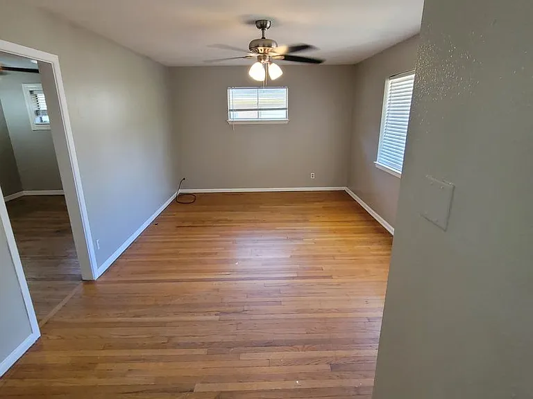 2346 Hillsboro Ave — Photo 7