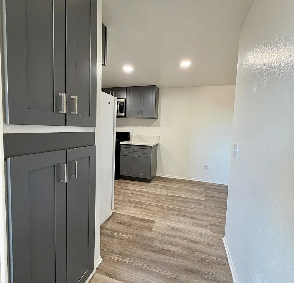 Beautifully Remodeled 2-Bedroom Apartment in Adelanto! — Photo 4