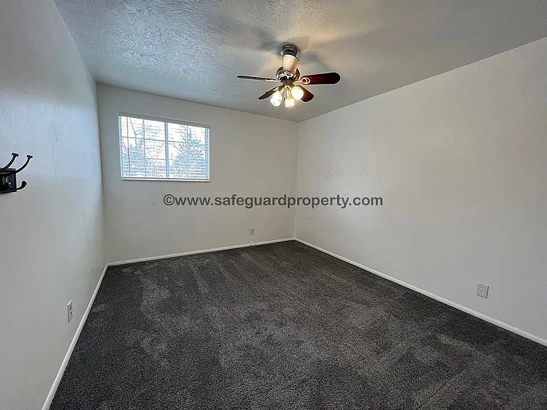 1906 E Jeremy Ct — Photo 15