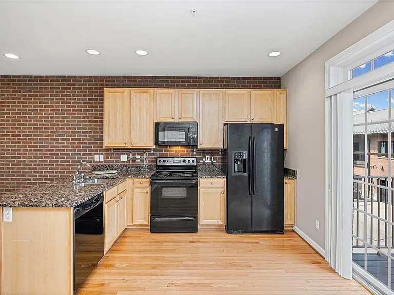 420 Lewis Ct — Photo 16