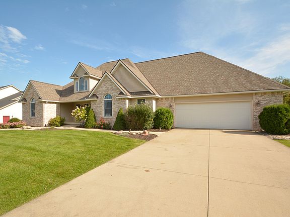 3rd image of 226 Barrington Cir