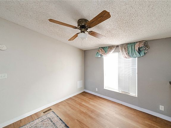 5th image of 2185 E Hearne Avenue