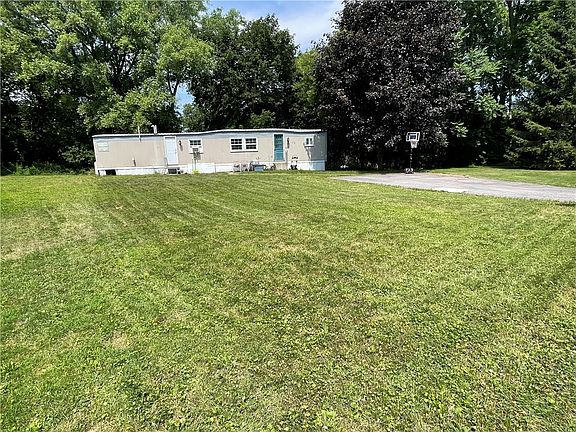 2nd image of 9 1/2 Mainview Dr