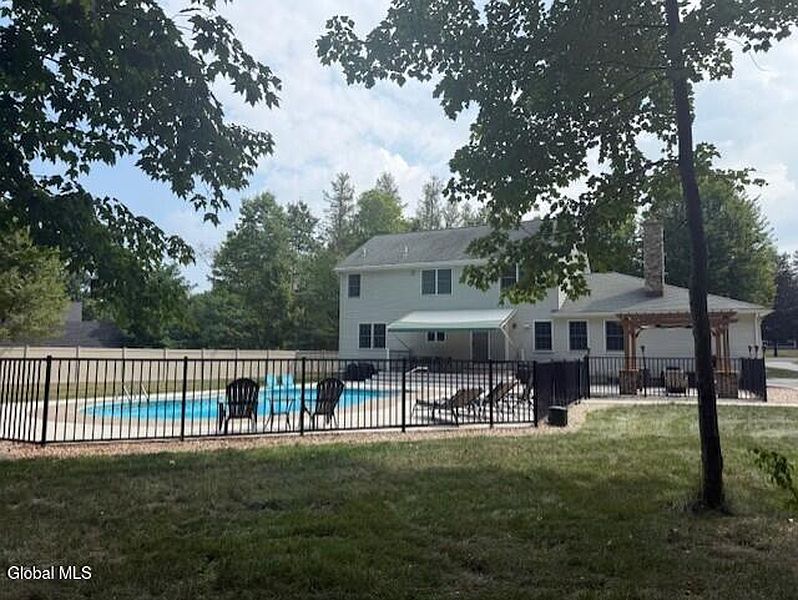 4th image of 6 Edward Drive