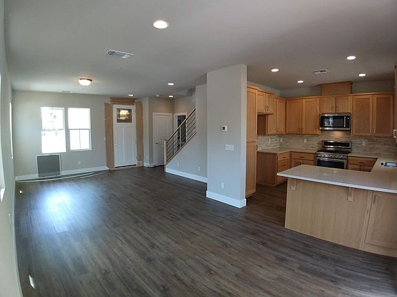 Living Room (construction wrapping up)