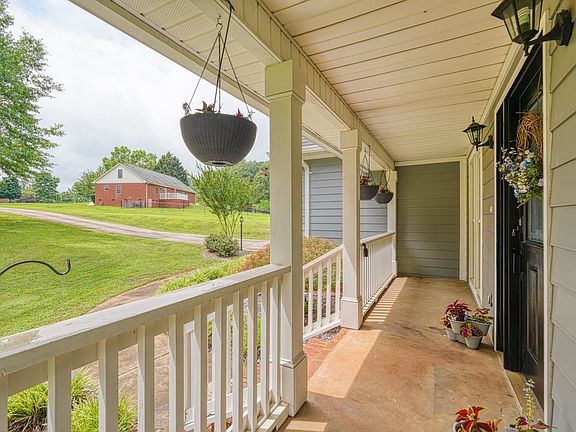 3rd image of 257 Valleyhigh Dr