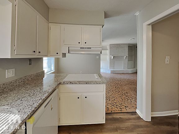 5th image of 1725 Prado Ave