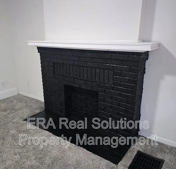 587 S Burgess Ave — Photo 4