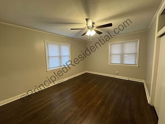 3rd image of 315 N Oak St