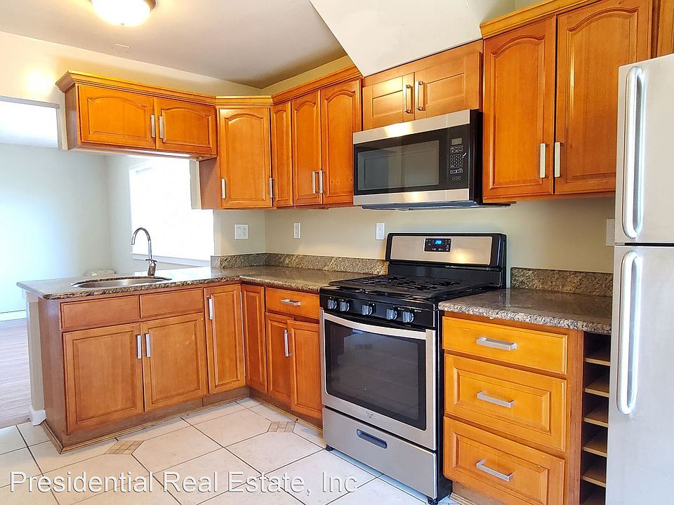 1st image of 251 Lincoln Ave APT 3