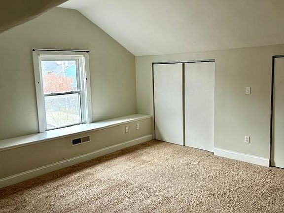 3rd image of 925 Washington Ave #2