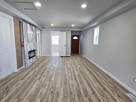 5th image of 1062 N Tremont St