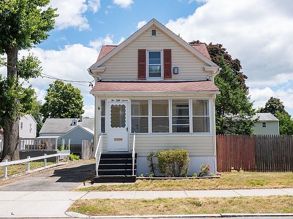 2nd image of 257 Redlands St